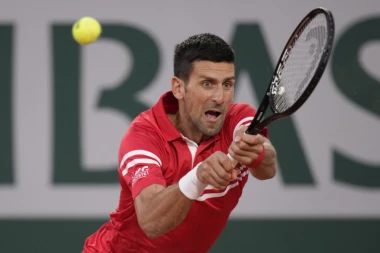 IGRA MAČKE I MIŠA: Noletova POEZIJA u Parizu - Srbin ISPRAŠIO Amerikanca za plasman u 2. kolo Rolan Garosa!