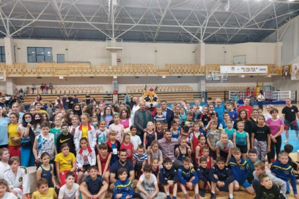 DAN SPORTA U SENTI: Štefanek i Nemeš objasnili osnovcima kako se postaje šampion