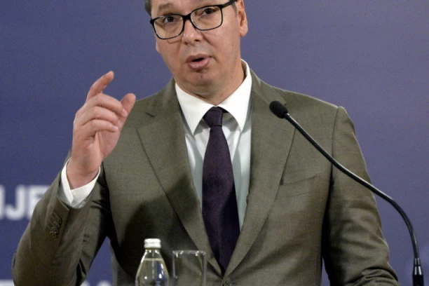 PREDSEDNIK VUČIĆ SE SUTRA OBRAĆA GRAĐANIMA! Ozbiljni problemi pred Srbijom!