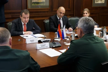 (FOTO) DAČIĆ SE SASTAO SA ŠOJGUOM: Snažna saradnja i uzajamna podrška ključni za odbranu zajedničkih interesa