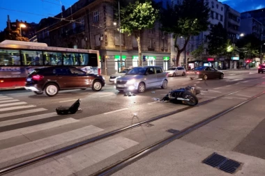 OBOREN MOTICIKLISTA! Jeziva nesreća na Dorćolu, obustavljen saobraćaj (FOTO)