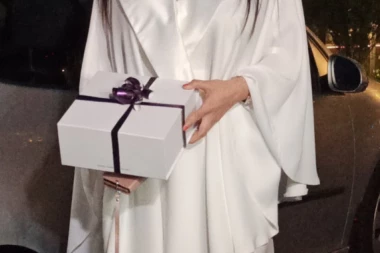 BIVŠI DEČKO JE MOLI DA SE POMIRE, ANDREANA BEŽI OD NJEGA: Pevačica našla novu ljubav u Beču i NEĆE DA SE VRAĆA U BEOGRAD!?