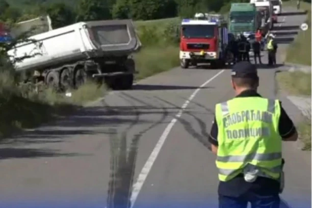 NAJVIŠE  ŽIVOTA SE UGASI U JULU: Ovo su NAJGORE DEONICE i glavni uzroci JEZIVIH POGIBIJA!