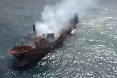 (VIDEO) CEO SVET U STRAHU! Preti ekološka katastrofa: Tone BROD pun HEMIKALIJA!