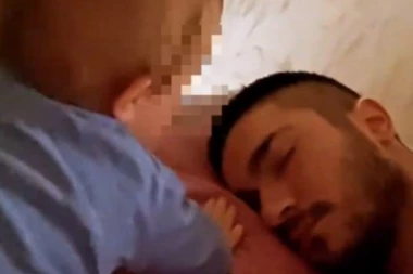 (VIDEO) POGLEDAJTE KAKO ARKANOV UNUK BUDI MIRKA ŠIJANA: Mali Željko se RAZIGRAO sa tetkom i tečom pred NEZABORAVNO SLAVLJE!