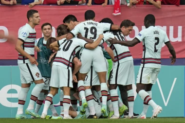 (VIDEO) KAO AUGENTALER: Portugal u finalu EP posle neverovatnog autogola španskog štopera