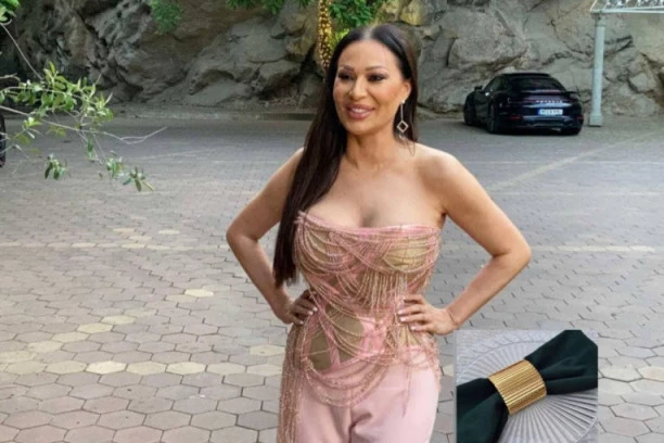 PRIPREME ZA LUKSUZNU ŽURKU U DOMU RAŽNATOVIĆ U TOKU: Ceci stižu čestitke od kolega sa svih strana, a evo šta se dešava ispred VILE NA DEDINJU!