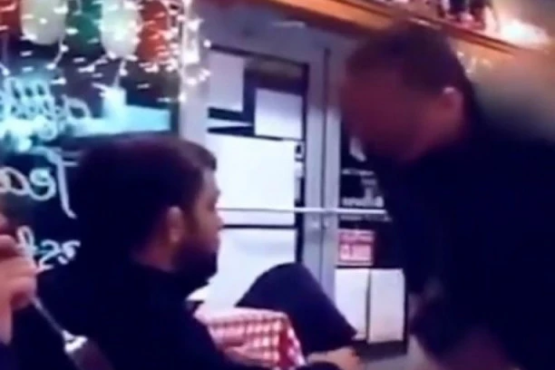 (VIDEO) KAD TE MNOGO NERVIRA LIK, A ON UFC BORAC: Pijanac NASRNUO na pogrešnog, pogledajte kako se proveo!