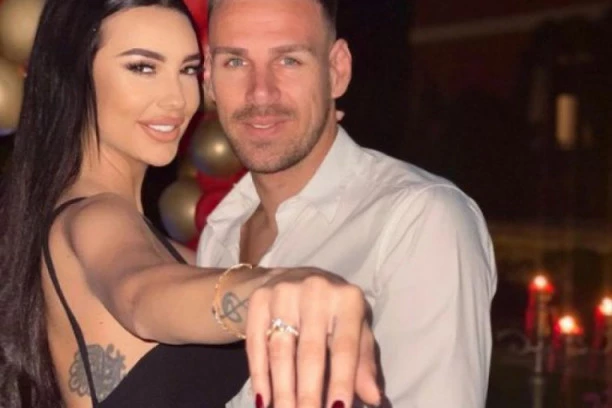 (FOTO) TRUDNA PEVAČICA IMALA ŽESTOKU SVAĐU SA VERENIKOM: Marko Gobeljić uneo ZABRANE Katarini, ona ne može da dođe sebi!