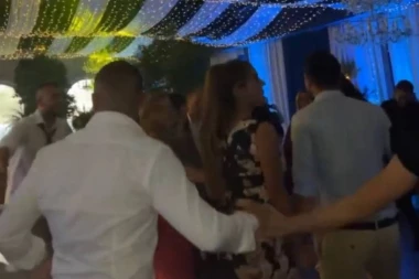 EKSKLUZIVNI SNIMCI SA PROSLAVE ROĐENDANA ŽELJKA RAŽNATOVIĆA: Zvanice ZAIGRALE KOLO, a evo kako se provodi trudna Bojana!