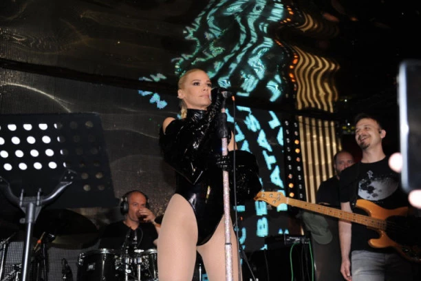 NATAŠA JE BILA NA IVICI SMRTI! Poznata voditeljka je KUMA Bekvalčeve, a njena ŽIVOTNA priča ljude ostavlja bez teksta!