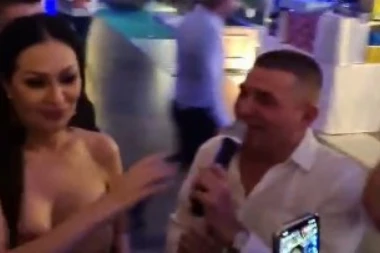 (VIDEO) CECA U DUETU SA BAJOM MALIM KNINDŽOM: Ražnatovićka mu otela mikrofon pa zepevala Veljku na uvce!