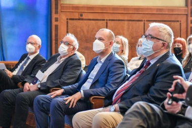 Ministar Lončar sa predsednikom SANU na naučnom skupu "COVID-19 pandemija: poruke, nova saznanja i dileme"