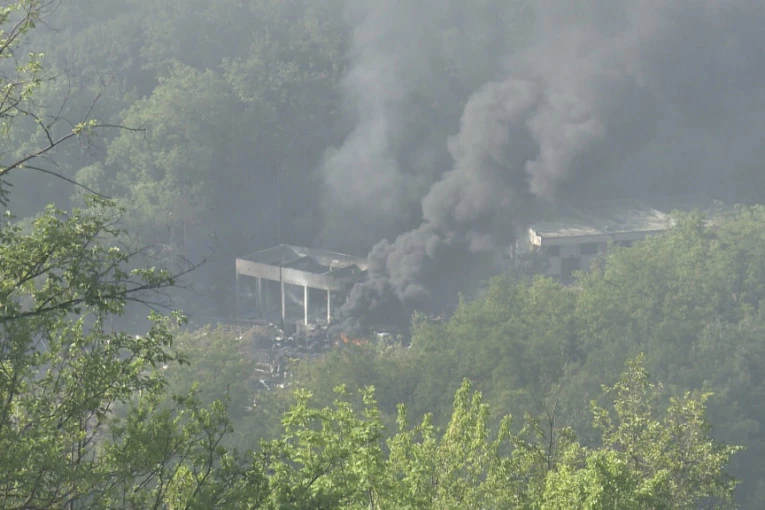 SPECIJALNE DEMINERSKE JEDINICE U KRUGU FABRIKE SLOBODA: Opsadno stanje u Čačku - očekuju se nove eksplozije!