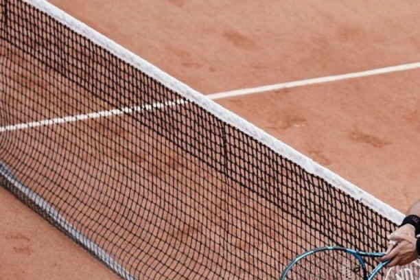 (VIDEO) JEZIVE SCENE U PARIZU: Pala KRV na Rolan Garosu!