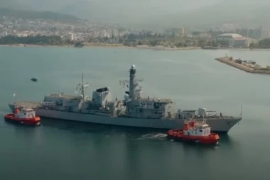 (VIDEO) MOĆNI NATO BROD UPLOVIO U CRNU GORU I IZAZVAO BROJNE REAKCIJE! Fregata ima posebnu misiju iza koje stoji i kraljica Elizabeta II