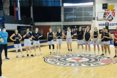 ON IH RAZUME NAJBOLJE! PODRŠKA UDOVIČIĆA PRED VELIKA TAKMIČENJA - Ministar iznenadio naše košarkašice na treningu!