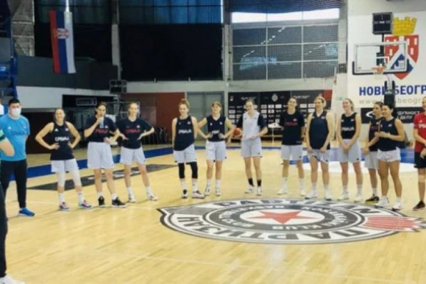 ON IH RAZUME NAJBOLJE! PODRŠKA UDOVIČIĆA PRED VELIKA TAKMIČENJA - Ministar iznenadio naše košarkašice na treningu!