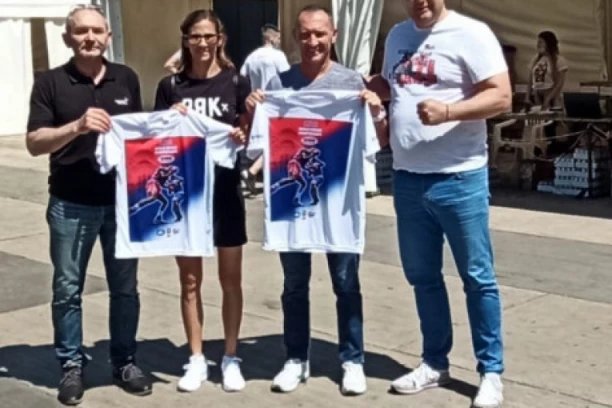STRAŠAN TANDEM STIGAO U BEOGRAD! Poznata mađarska maratonka i bokserski šampion trče MARATON!