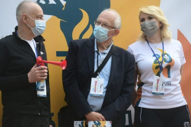 (FOTO) PREDRAG KON RADNO, KISIĆ TEPAVČEVIĆ I RADOJIČIĆ PARADNO! Članovi Kriznog štaba na Beogradskom maratonu!
