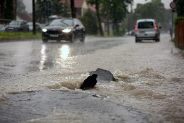 (VIDEO) ŠAPČANI UPOZORILI BEOGRAĐANE: Kod nas se NEBO OTVORILO, OVA OLUJA STIŽE U PRESTONICU!