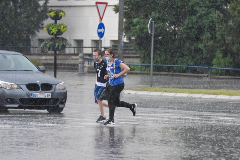 OD SUTRA NAGLA PROMENA VREMENA: Ne idite nigde bez kišobrana - u nedelju u ovom delu Srbije veoma obilne padavine