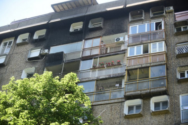 PROKLETSTVO SEDMOG SPRATA! Ukleta zgrada na Novom Beogradu: Na istom mestu gde je izbio požar prošle godine STRADALO SEDAM STANARA