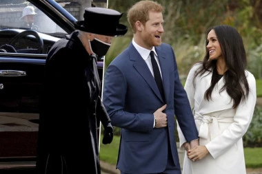 NEŠTO SE KUVA U BRITANIJI! Princ Hari i Megan Markl tajno posetili kraljicu, Amerikanka zbog toga posle dve godine kročila u London!