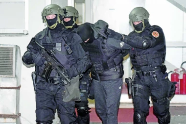 ISTRAGA "KAVAČKE" MAFIJAŠKE HOBOTNICE VODI DO POLICIJSKOG VRHA: Milov ŠEF policije skinuo Velju sa crne liste