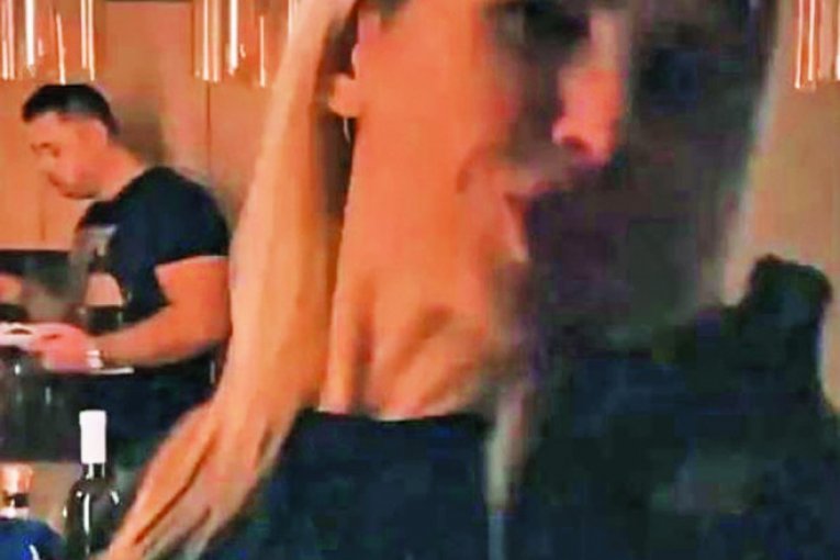 Tamara Zvicer uhvatila u selfiju i  Veljka Belivuka 