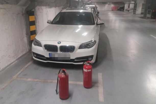 DRAMA U GARAŽI U CENTRU BEOGRADA! Brzom reakcijom ljudi iz Parking servisa i vatrogasaca sprečena nesreća