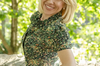 (VIDEO) KUPA SE GDE I ĐUKANOVIĆ: Jovani Jeremić ni obezbeđenje ne može ništa, sunča se gde i predsednik: ZNA MILO ŠTA JE DOBRO!