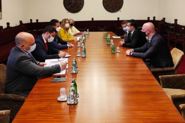 JAČANJE PRIJATELJSKIH ODNOSA KROZ POVEZIVANJE MLADIH! Ministar Udovičić sa direktorom Agencije za mlade i sport Severne Makedonije