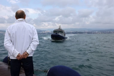 PUTIN NAPRAVIO NEVIDLJIVI BROD! Stiže "Merkur", plovilo neprimetno za NEPRIJATELJSKE RADARE, a od ovih njegovih osobina DRHTI SVET!