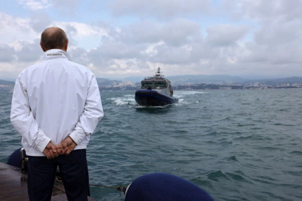 PUTIN NAPRAVIO NEVIDLJIVI BROD! Stiže "Merkur", plovilo neprimetno za NEPRIJATELJSKE RADARE, a od ovih njegovih osobina DRHTI SVET!