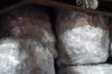 UHAPŠEN DILER NA ZVEZDARI! Policija ga nahvatala sa 28 paketića heroina! HAPŠENJU PRETHODILA VELIKA DRAMA!