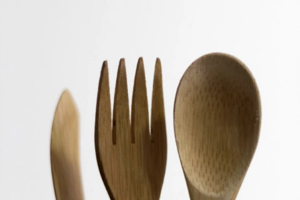 Očistite drveni pribor prirodnim sredstvima: Nekoliko načina za rešavanje ustajalog mirisa!