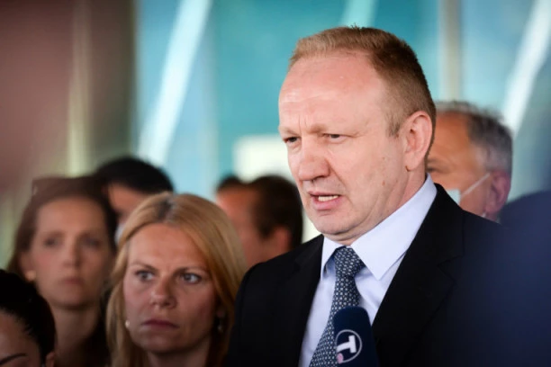 KRSTO JANJUŠEVIĆ DEMOLIRAO ĐILASA: On i utičnica imaju ISTI NADIMAK (FOTO)