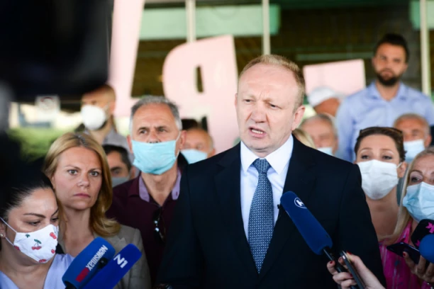 ĐILASOV UDAR NA ĆUTU: Tajkun u strahu od gubitka glasova, MEDIJSKA KAMPANJA U PUNOM JEKU!