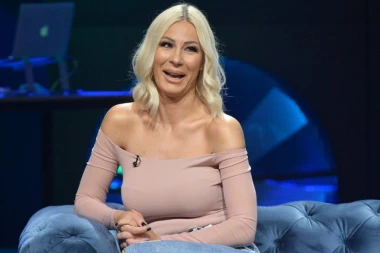 BLAGO ĐOLETU! Vrele fotografije Vesne Đogani izazvale haos na društvenim mrežama, fanovi opominju njenog muža!