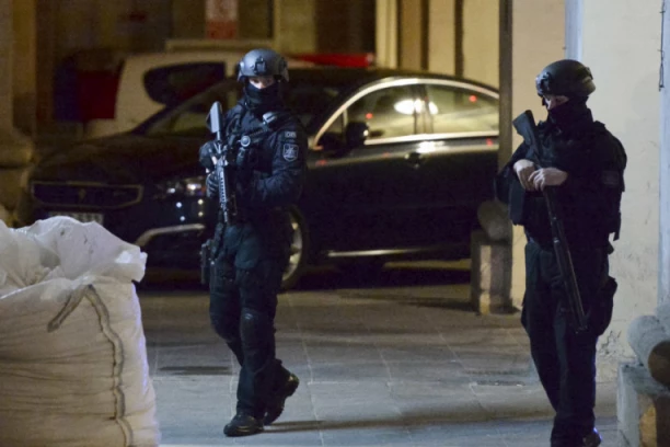 SPEKTAKULARNA ZAPLENA NA MALTI: Kokain vredan 100 miliona u rukama policije - TOVAR PRIPADAO KAVČANIMA!