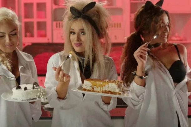 (FOTO) ZBOG MUŠKARCA JE SVE ODBACILA! Pevačica napustila popularni bend, a onda je krenuo potpuni SUNOVRAT!Evo kako danas izgleda GOGA!