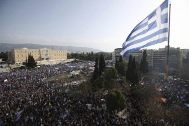 (FOTO, VIDEO) BLOKIRANA GRČKA! Haos u Atini i Solunu, NAROD NA NOGAMA zbog najave da će raditi ovoliko sati dnevno!