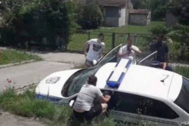 (FOTO) TRAGEDIJA U BORČI: Policajac doživeo infarkt tokom vožnje!