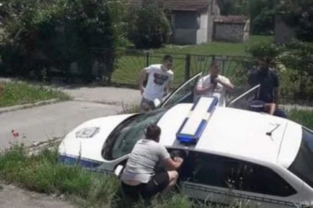 (FOTO) TRAGEDIJA U BORČI: Policajac doživeo infarkt tokom vožnje!