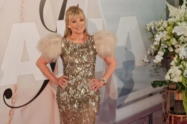 (FOTO) SUZANA JOVANOVIĆ OKUPILA CELU ESTRADU: Evo ko se sve pojavio na promociji NOVOG ALBUMA!