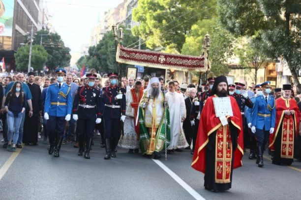 (FOTO) BEOGRAD SLAVI SPASOVDAN! Krenula litija! OVE ULICE SU ZATVORENE!