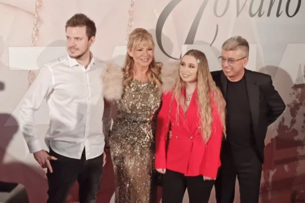 NE KRIJU KOLIKO SU PONOSNU NA NJIH: Saša Popović i Suzana Jovanović PROGOVORILI o NASLEDNICIMA!