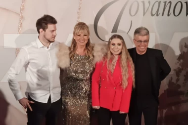 OVO SU NJIHOVI NASLEDNICI: Saša Popović i Suzana Jovanović PRVI PUT U JAVNOSTI SA DECOM!