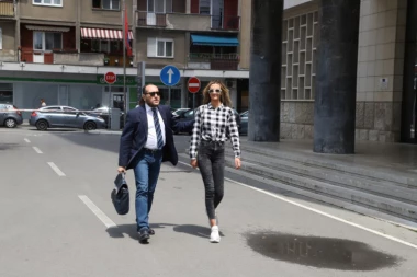 (FOTO) SAZNAJEMO: Tara Simov podnosi TUŽBU protiv OVIH zadrugarki, odlučila da presavije tabak sa ljutim rivalkama!